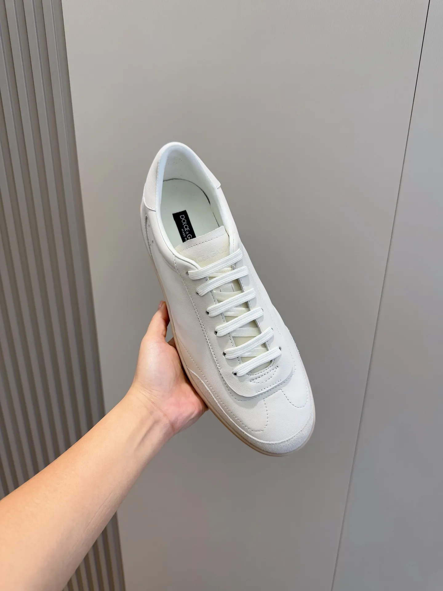 Men's Men's Shoes💰400 [New Style]🐏🐏DG men's calfskin sneakers Portofino Yacht shoes, simple and versatile design, unique saddle leather soles. The Dolce &G logo rear wing is the icing on the cake. Imported cowhide + rubber outsole Size: 39-44 (customized at 38.45)
